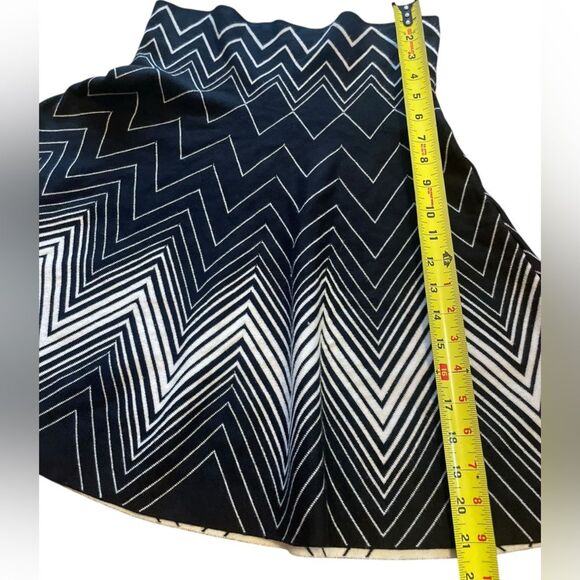Max Studio Sweater Skirt Pull On Black White Zig Zag Design Womens Size M L - Picture 10 of 10